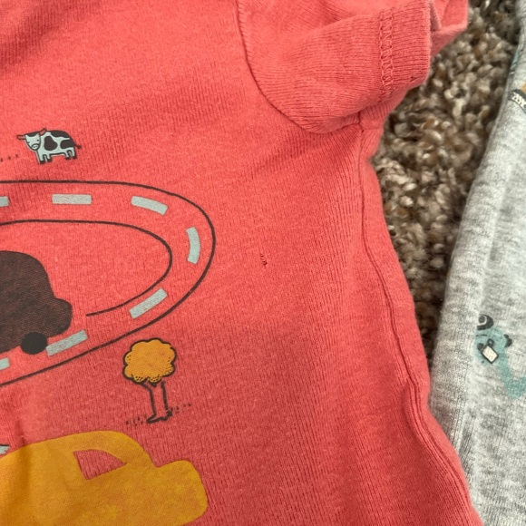 9 month onsies - Picture 3 of 7